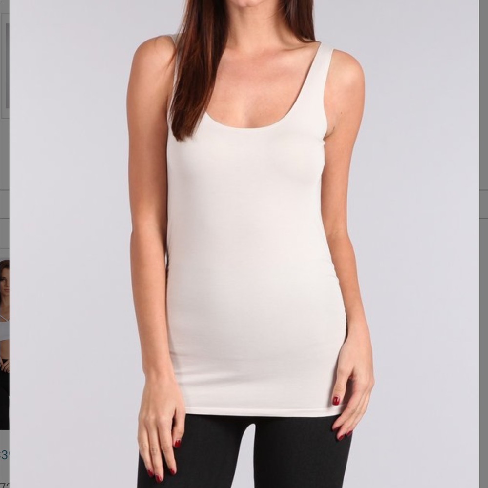 Wardrobe staple🦜 M Rena tank Black & oyster